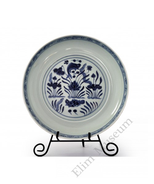 1489 A B&W two fishes lotus plate